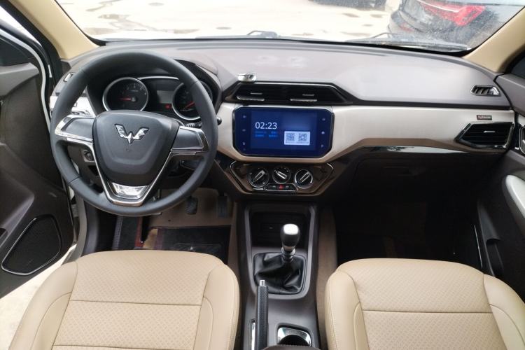 Used Wuling Hongguang 2019 1.5L S Comfort Edition China VI LAR Center Console