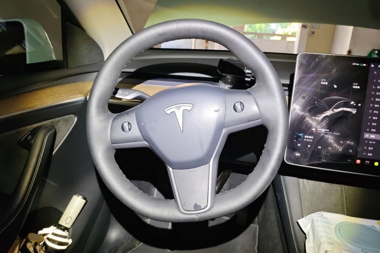 Used Tesla Model Y 2022 Long-Range All-Wheel-Drive Version