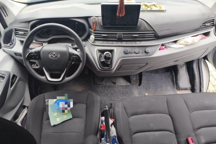 Used SAIC MAXUS Xintu V90 2020 2.0T Manual Yunjie Version Front-Wheel Drive with Single Rear Tire Short Wheelbase Mid-Height Design 6-Seater Interior 2