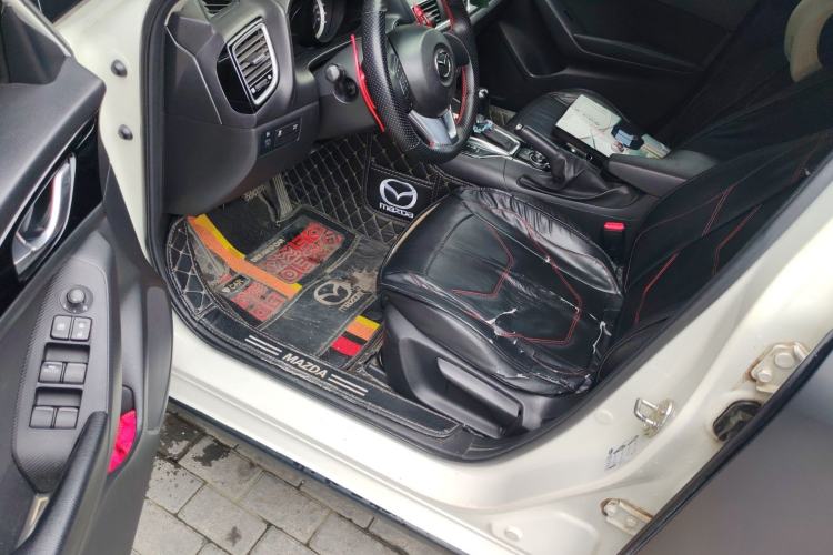 Used Mazda 3 Axela 2014 Sedan 1.5L Automatic Luxury Model