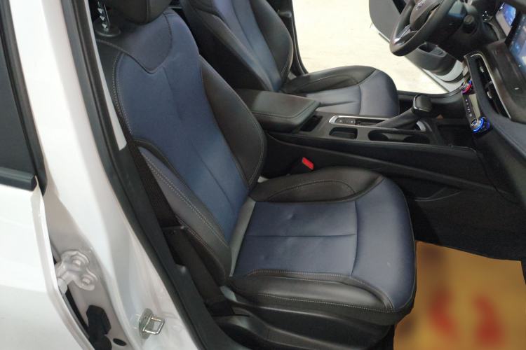 Used Buick Velite 6 2023 Revised Version 430 km Range – Commuter Edition Right Front Seat