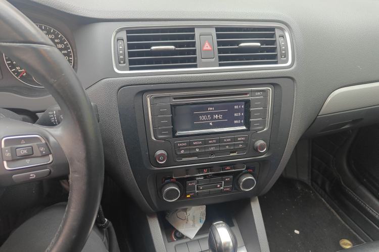 Used Volkswagen Sagitar 2014 Revised Version 1.4TSI Automatic Luxury Edition Audio And AC Panel