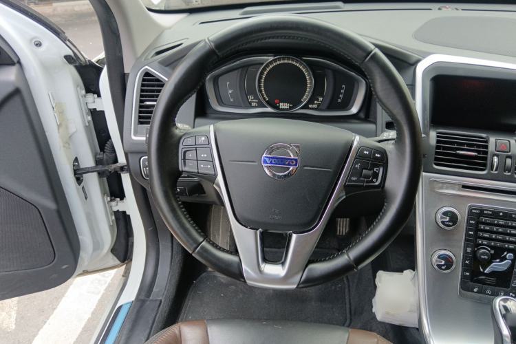 Used Volvo XC60 2017 T5 AWD Smart Upgrade Edition
