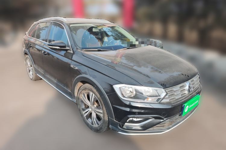 Used Volkswagen C-TREK 2017 1.6L Automatic Luxury Model Front Right 45 Deg