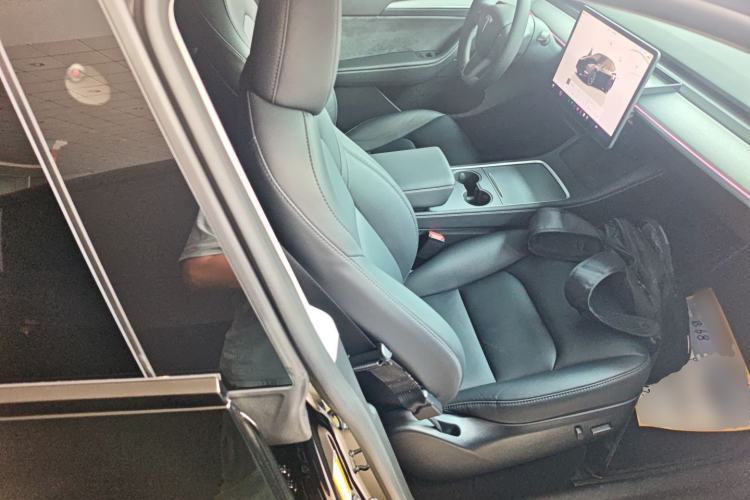 Used Tesla Model Y 2024 Rear-Wheel-Drive Version Right Front Seat