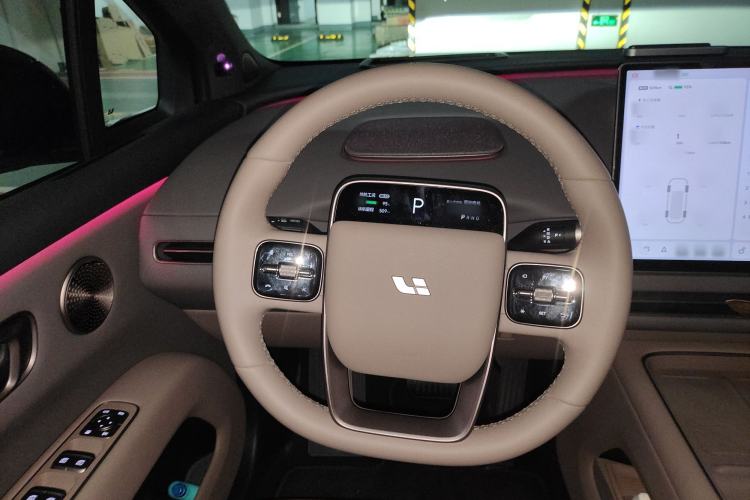 Used Li Auto i6 2025 Model Four-Wheel-Drive Standard Type
