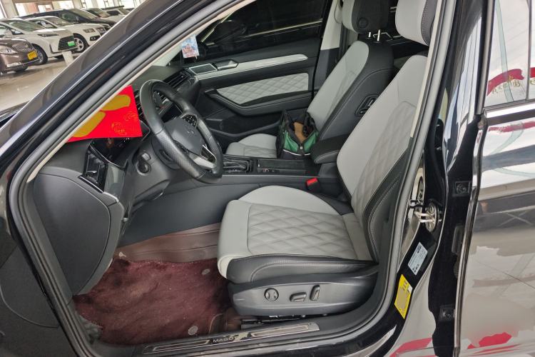 Used Volkswagen Magotan 2023 2 Million Units Limited Edition 330TSI DSG Leading Version