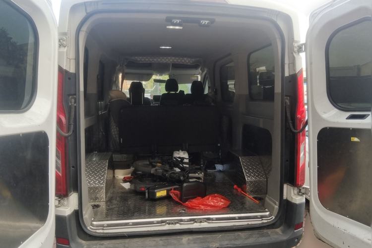 Used SAIC MAXUS Xintu V90 2020 2.0T Manual Yunjie Version Front-Wheel Drive with Single Rear Tire Short Wheelbase Mid-Height Design 6-Seater Trunk