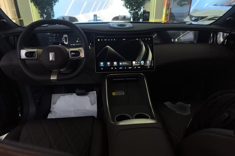 Used Avatr 11 2025 Year Updated Max Extended-Range Version Center Console