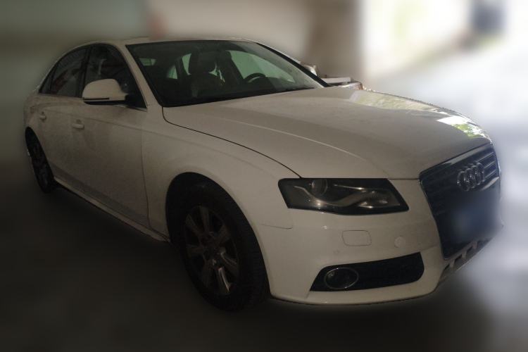 Used Audi A4L 2012 2.0 TFSI automatic Comfort trim level Front Right 45 Deg