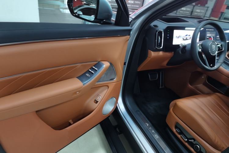 Used Hima AITO M8 2025 Extended-Range Ultra Version 53.4 kWh 5-Seater Edition
