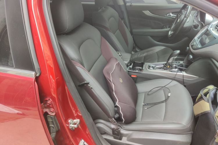 Used Chevrolet Malibu 2017 1.5T Automatic Luxury Edition Right Front Seat