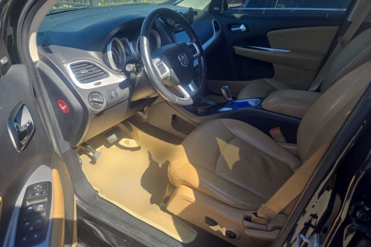 Used Dodge Journey 2013 2.4L Two-Wheel Drive Luxury Version