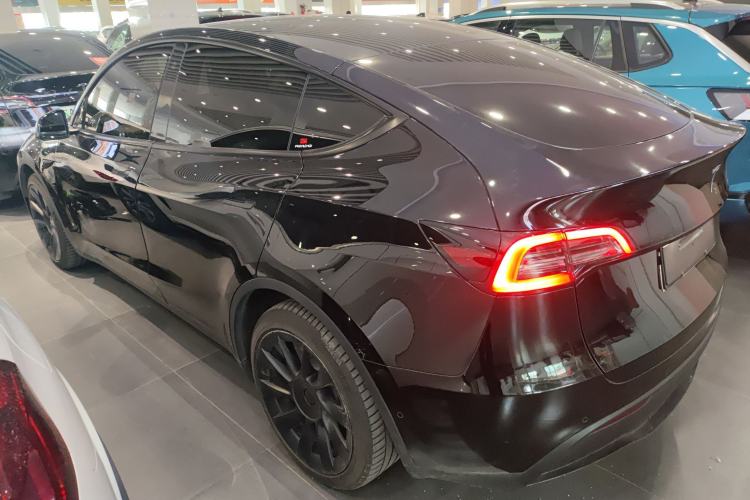 Used Tesla Model Y 2022 Long-Range All-Wheel-Drive Version