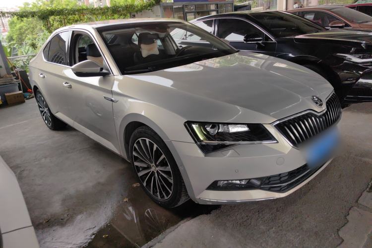 Used Skoda Superb 2018 TSI330 DSG Luxury Edition China VI Standard Front Right 45 Deg