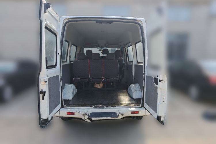 Used SAIC MAXUS Xintu V80 2018 2.5T 6-Speed Manual Aoyuntong Short Wheelbase Mid-Height 5-6 Seater