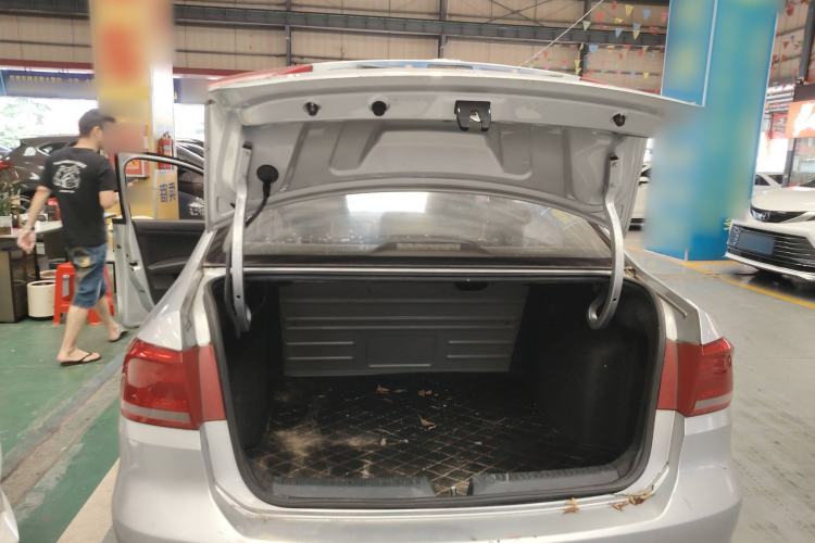 Used Volkswagen Santana 2015 1.6L Manual Fashion Edition Trunk