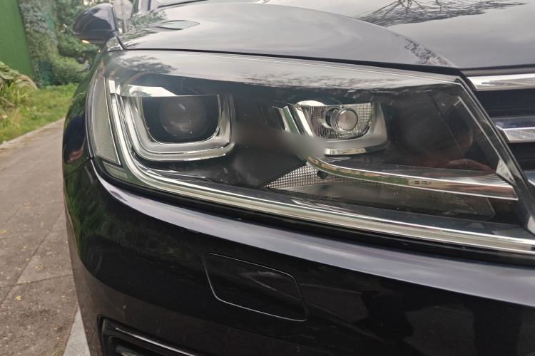 Used Volkswagen Touareg 2018 3.0 TSI Glory Collection Edition Right Front Headlight