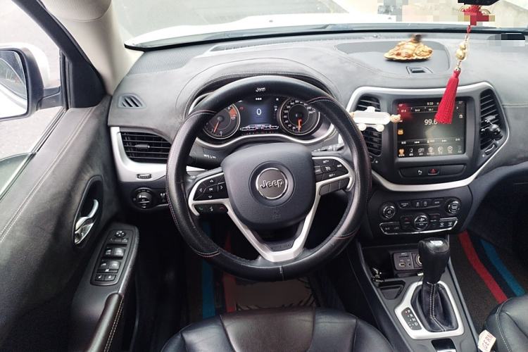 Used Jeep Cherokee 2017 2.0L Superior Edition