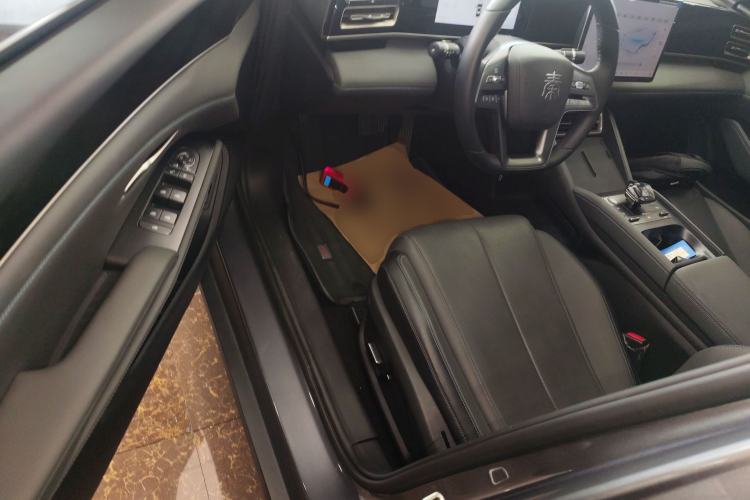 Used BYD Qin L 2025 DM-i Smart Drive 120KM Leading Model