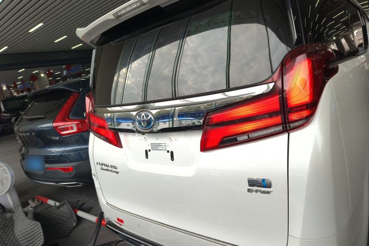 Used Toyota Alphard 2023 Dual-Motor 2.5L Premium Golden Edition
