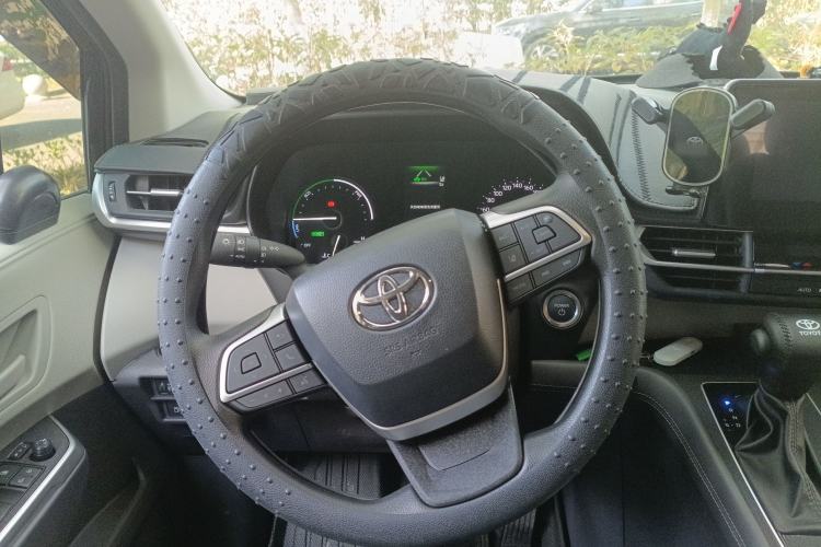 Used Toyota Sienna 2024 2.5L Hybrid Comfort Edition