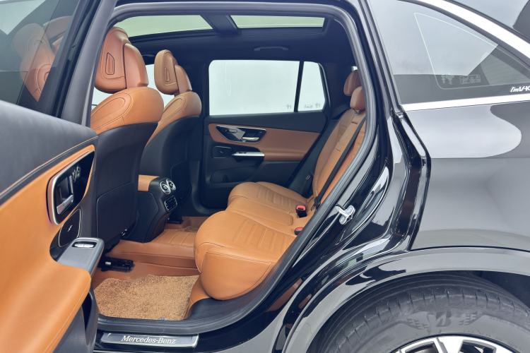 Used Mercedes-Benz GLC 2023 GLC 260 L 4MATIC Luxury Model 5 Seats Interior 6