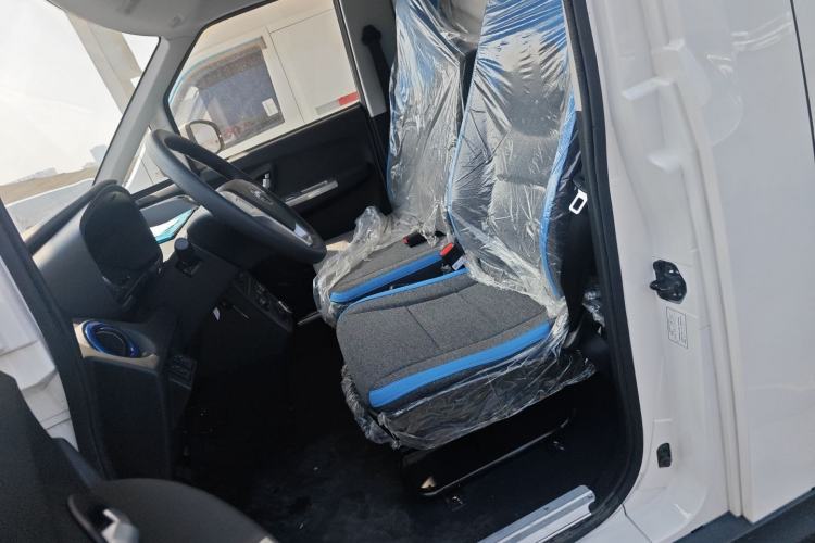 Used Foton Intelligent Blue Elf E7 2024 All-Electric Van Flat Roof 2 Seats EVE Energy 41.86 kWh Left Front Seat