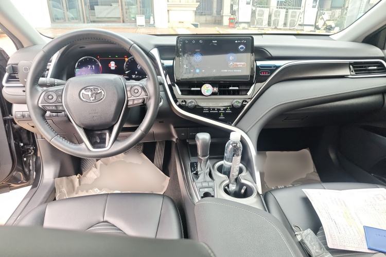 Used Toyota Camry 2022 2.5S Knight Edition Center Console