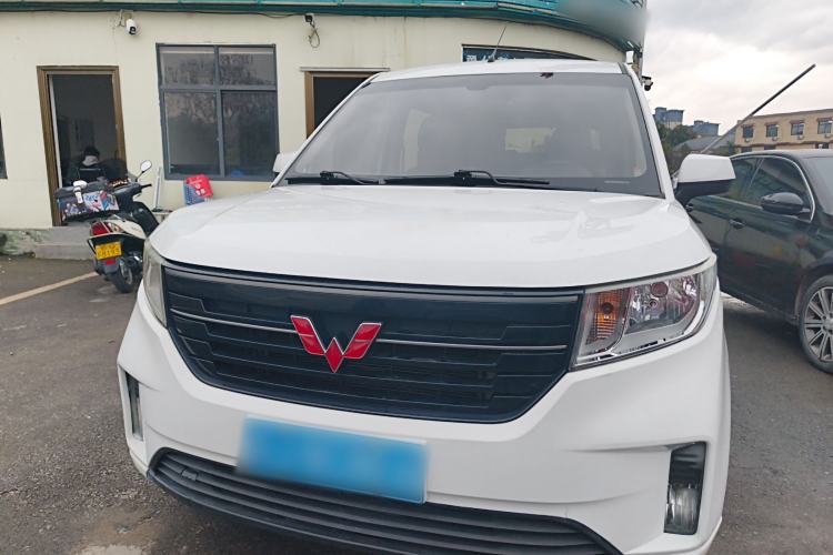 Used Wuling Hongguang PLUS 2019 1.5T Manual Comfort Version 7 Seats
