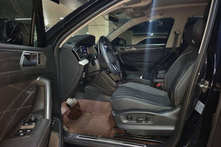 Used Volkswagen Tiguan L 2023 Restyled 330TSI Automatic Two-Wheel Drive R-Line Enhanced Comfort Version