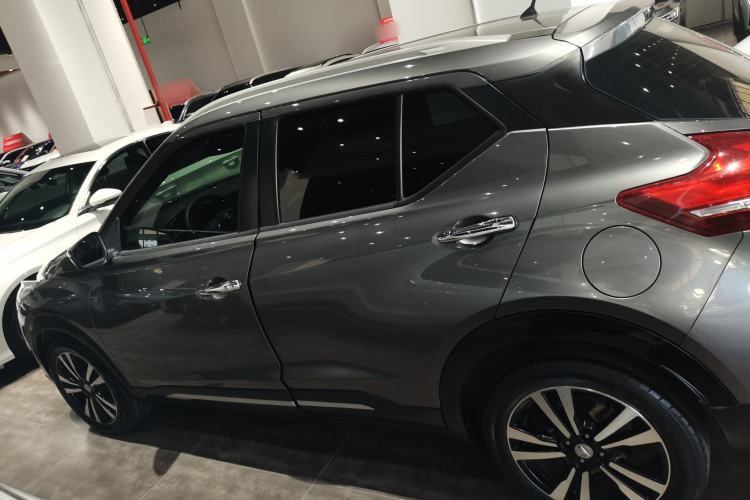 Used Nissan Kicks 2018 1.5L CVT Smart Connect Luxury Edition Exterior 3