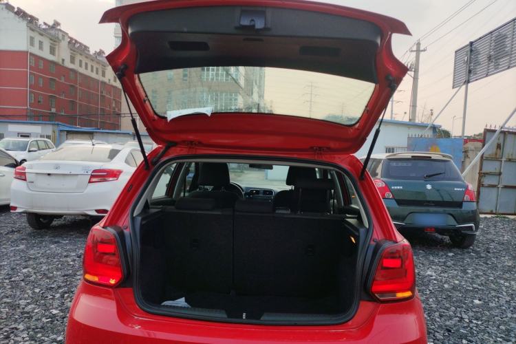 Used Volkswagen Polo 2016 1.6L Automatic Comfort Model
