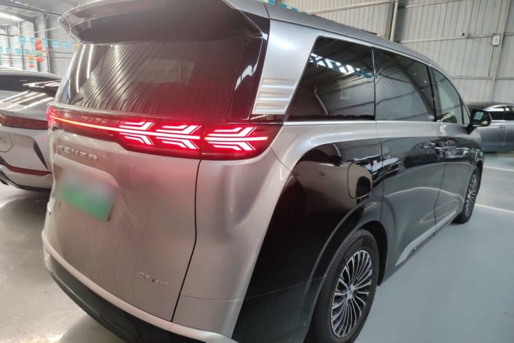 Used Denza D9 2022 DM-i 970 Four-Wheel Drive Prestige Model