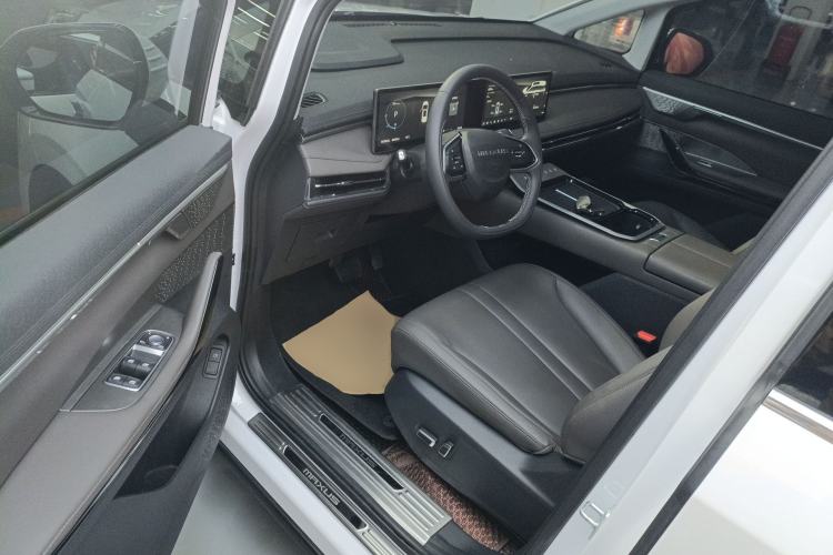 Used SAIC MAXUS G70 2024 2.0T Automatic Luxury Edition 7 Seats Driver Seat