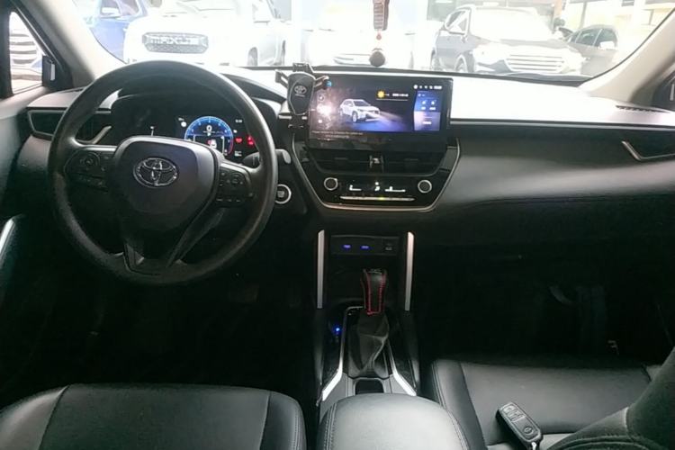 Used Toyota Corolla Cross 2023 2.0L Elite Edition Center Console