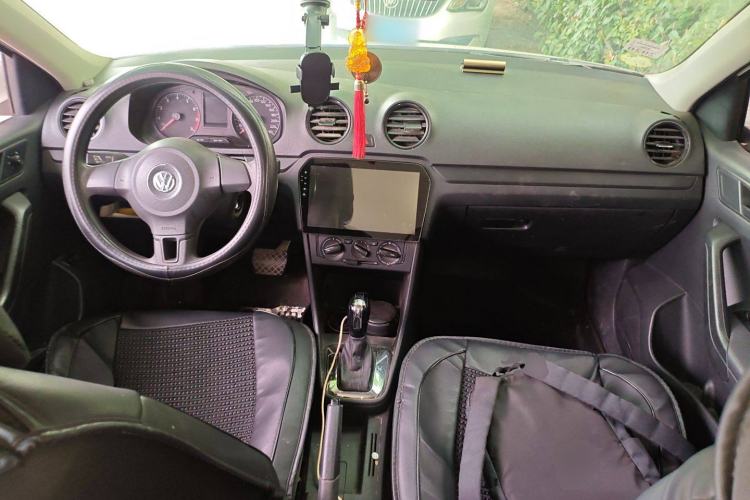 Used Volkswagen Jetta 2015 Value Edition 1.6L Automatic Fashion Version Center Console