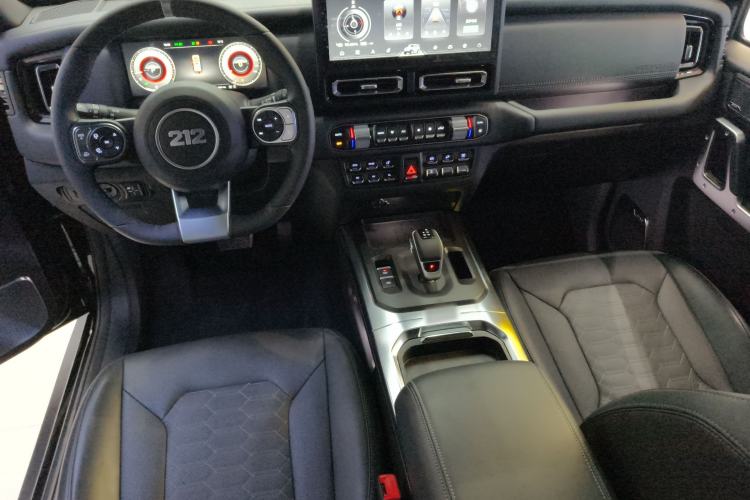 Used 212 T01 2024 2.0T Explorer
