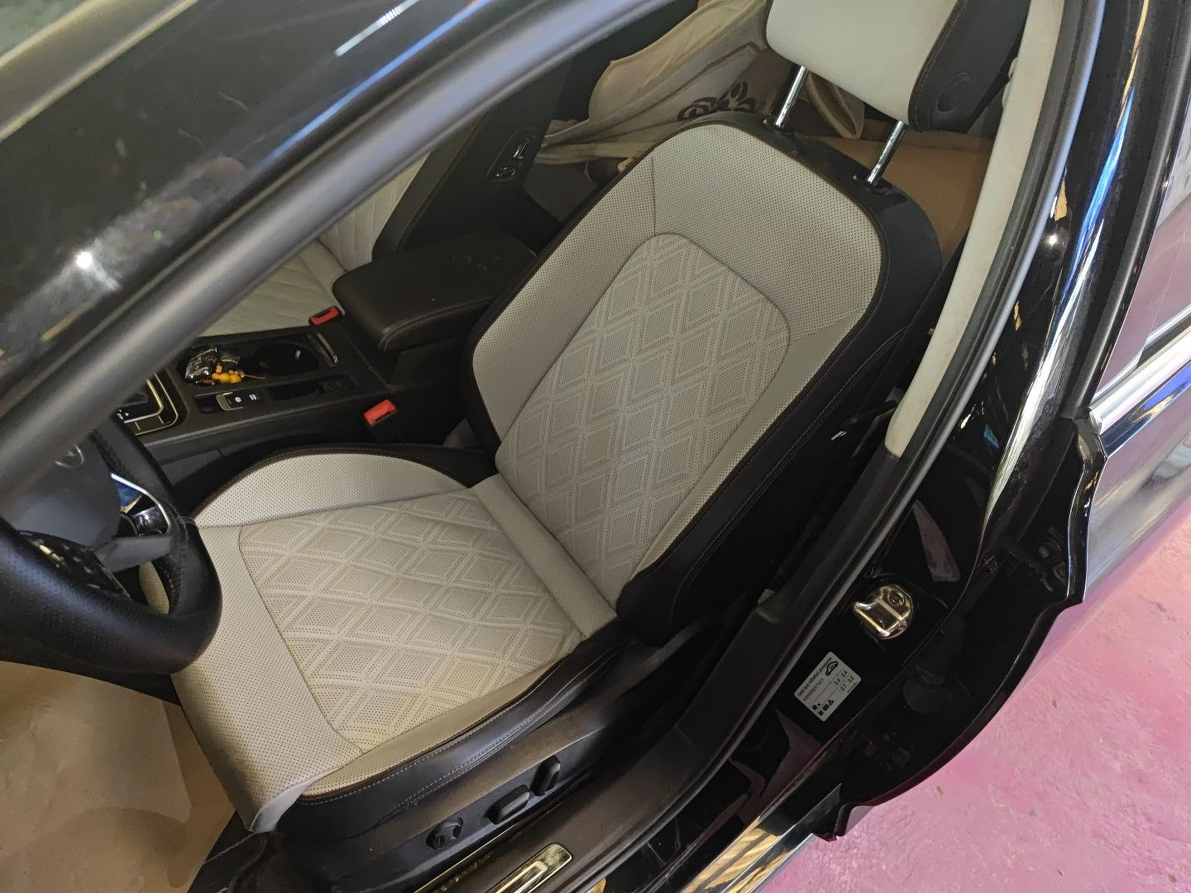 Переднее сиденье в автомобиле