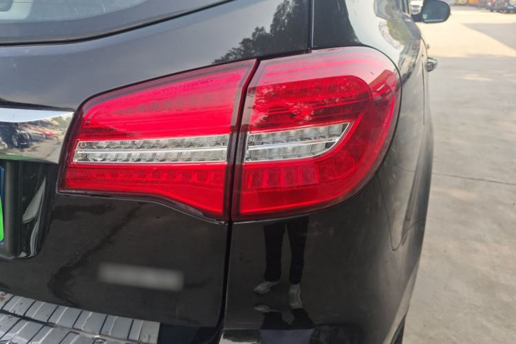 Used Haval H8 2017 2.0T Gasoline Two-Wheel Drive Smart Edition
