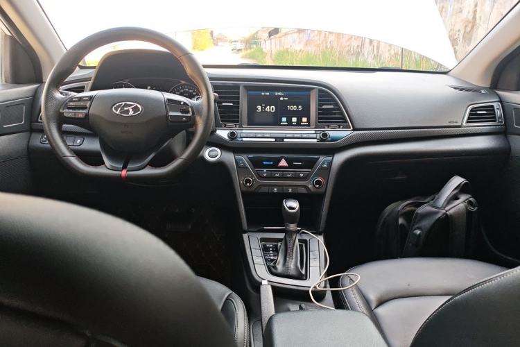 Used Hyundai Elantra (6th Generation / Lingdong) 2018 1.4T Dual-Clutch Xuan Dong · Dynamic Edition Center Console
