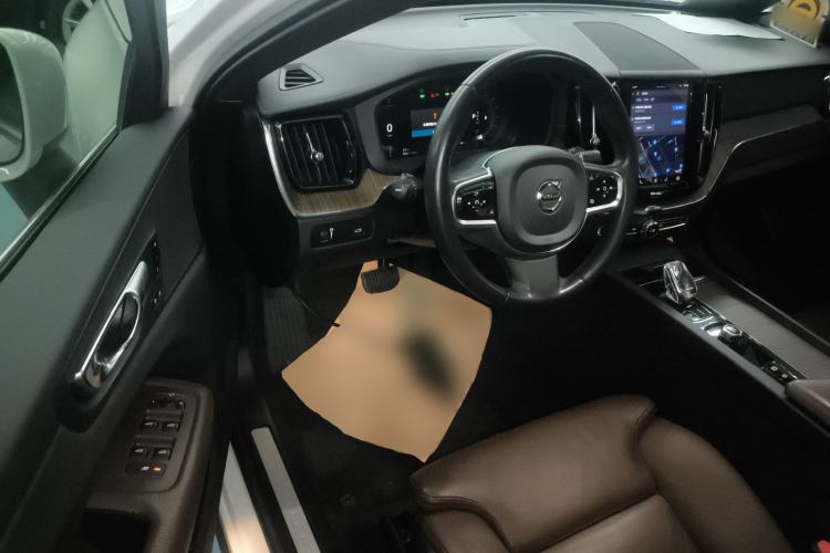 Used Volvo XC60 2022 B5 4x4 Smart Luxury Edition