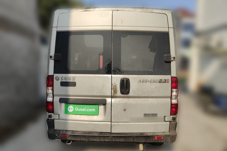 Used Dongfeng Yufeng 2018 2.3TA100 Standard Edition Logistics Vehicle Short Wheelbase Mid-Roof Design 5-9 Seater Powered by WP2.3
