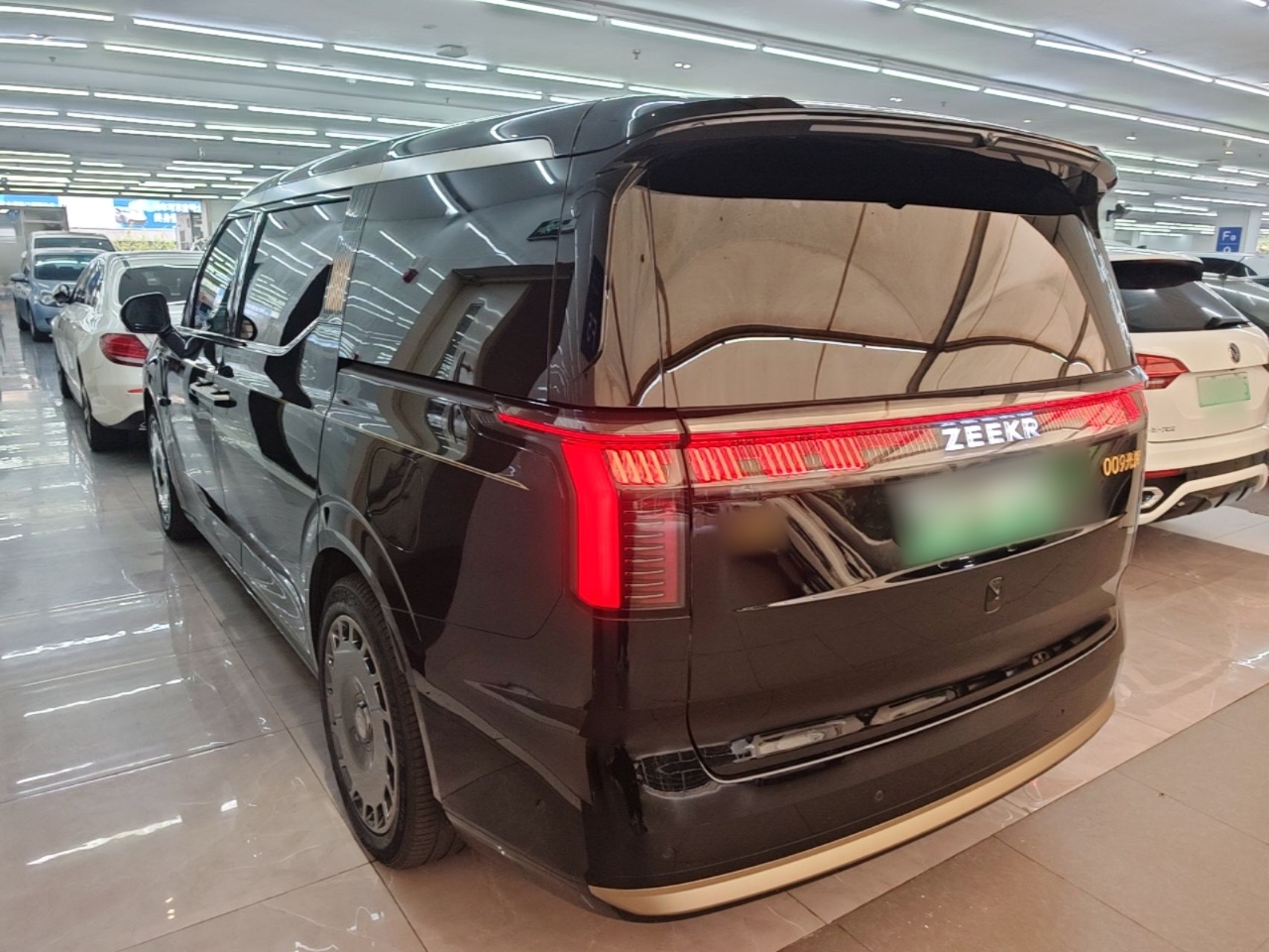 Zeekr 009 2024 GAC Trumpchi Heritage Edition — снимка 4