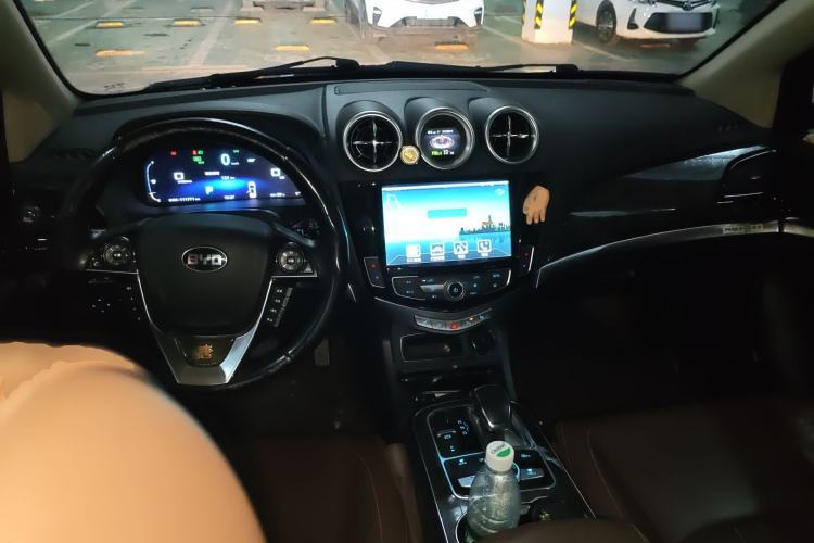 Used BYD Tang New Energy 2015 2.0T Four-Wheel-Drive Flagship Model Center Console
