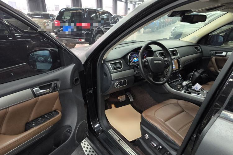 Used Haval H8 2017 2.0T Gasoline 4x4 Smart Enjoyment Version
