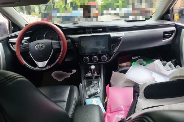 Used Toyota Corolla 2017 1.6L CVT GL Center Console