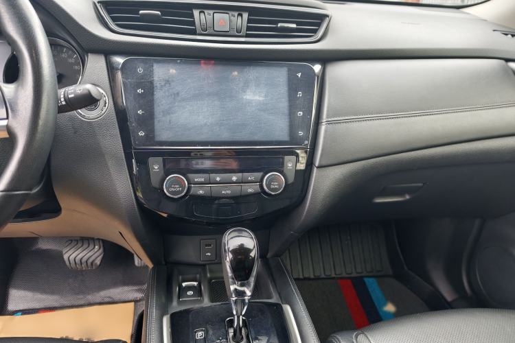 Used Nissan X-Trail 2019 2.0L CVT Smart Connect Comfort Edition 2WD Audio And AC Panel