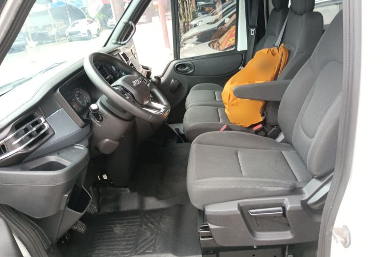 Used JMC Fushun 2023 2.0T Manual Short-Wheelbase Mid-Height Commercial Multi-Purpose 5-Seater Passenger Vehicle Left Front Seat