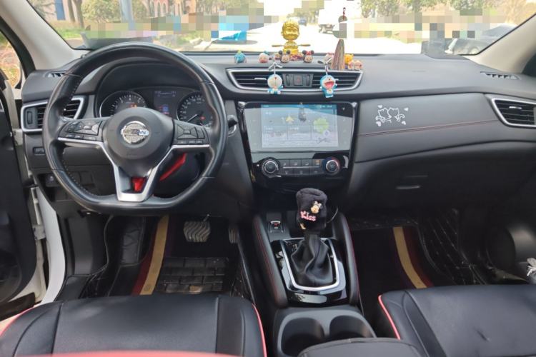 Used Nissan Qashqai 2019 2.0L CVT Luxury Edition Center Console